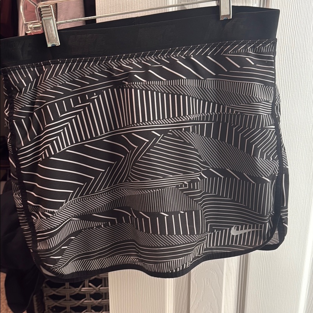 Nike Black and White Geometric Skort
